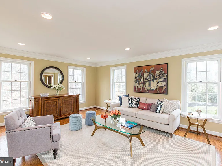 101 Woods Ln — Photo 6
