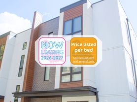 1009 W Stoughton