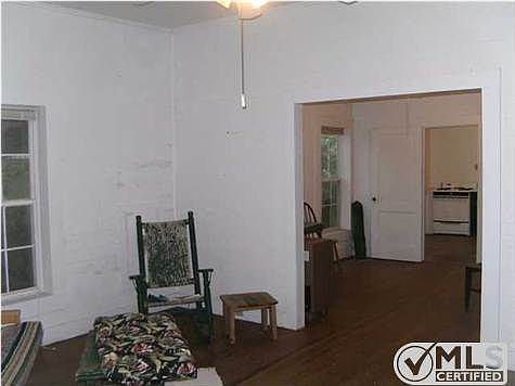 3rd image of 33 9th St