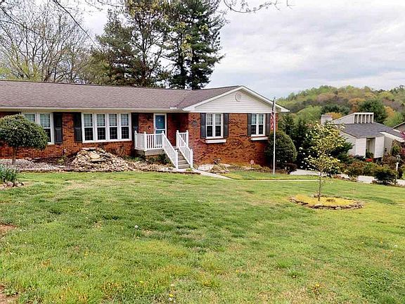2nd image of 1640 Seven Oaks Dr