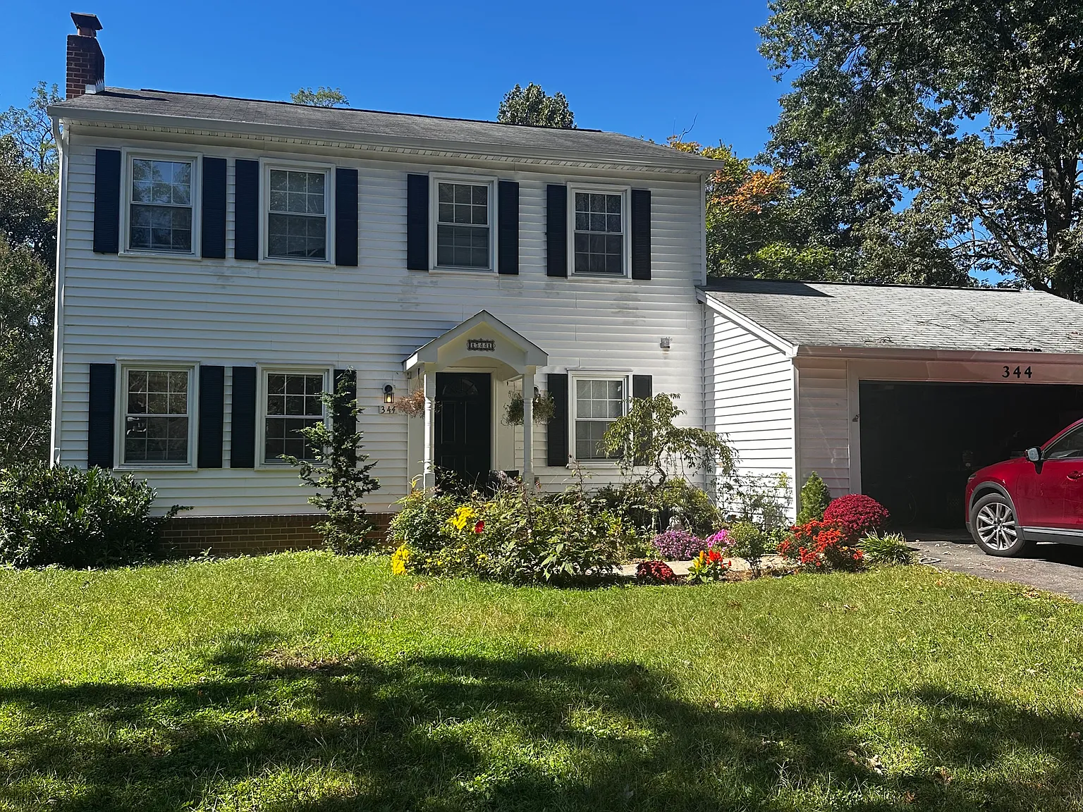 5 bed, 2400 sqft, $5,750 — Photo 2