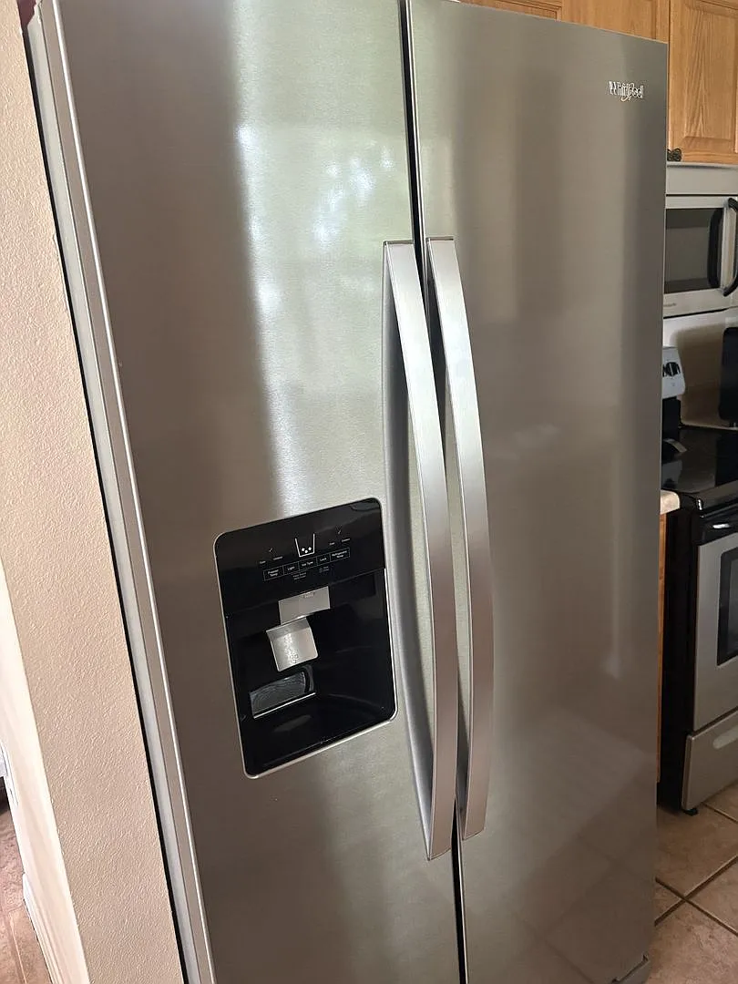 Unit D: End Unit 2BR 1BA with Private Garage, Washer and Dryer Included — Photo 4