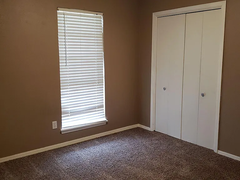 1932 Elmhurst Dr — Photo 14