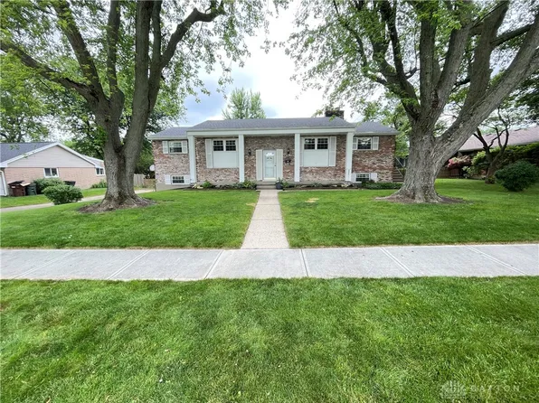 306 Grantham Dr, Englewood, OH 45322