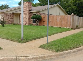 2800 Treeview Dr, Arlington, TX 76016