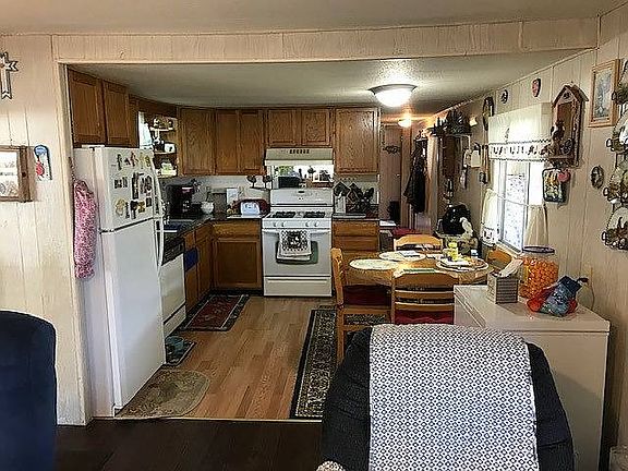 3rd image of 10550 Holloway Dr #13