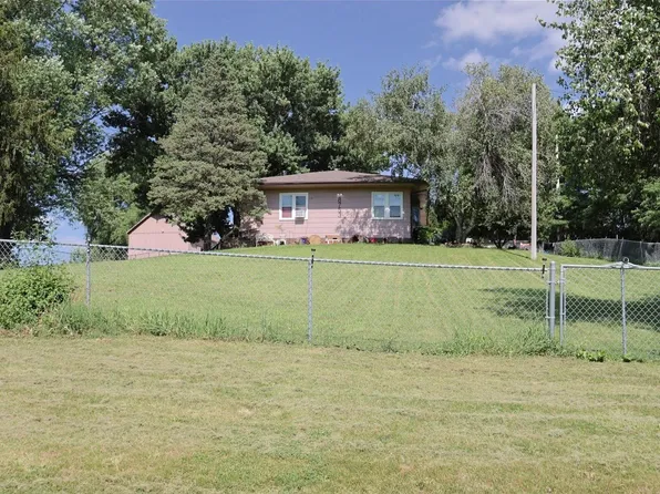 8753 SW 9th St, Des Moines, IA 50320