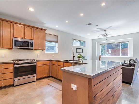 5th image of 3505 Villa Ct Unit 11