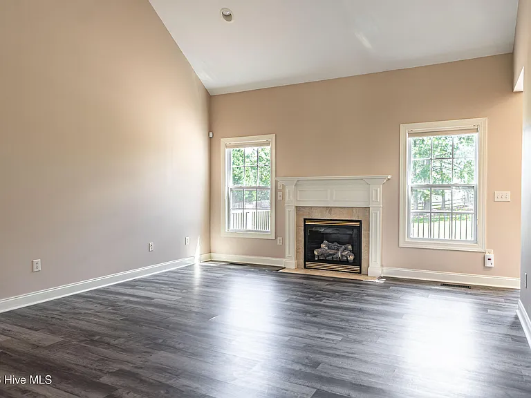 11 Victoria Dr — Photo 11