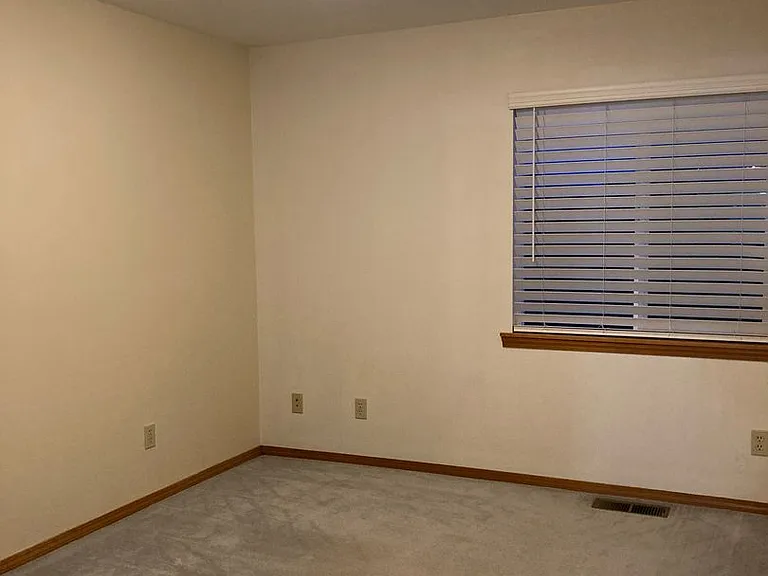 214 Hillsdale Dr — Photo 9