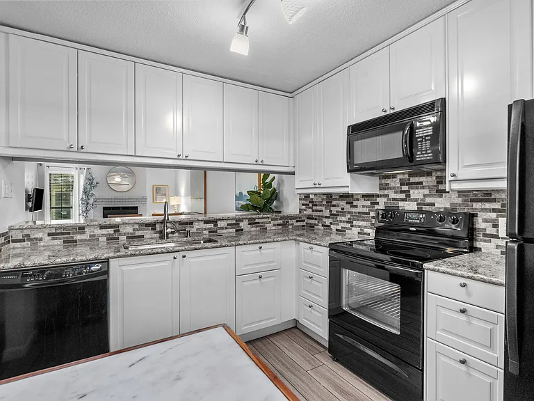 1811 Maplewood Trl — Photo 6