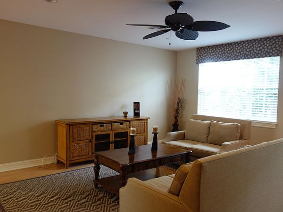 4th image of 322 E Mallory Cir
