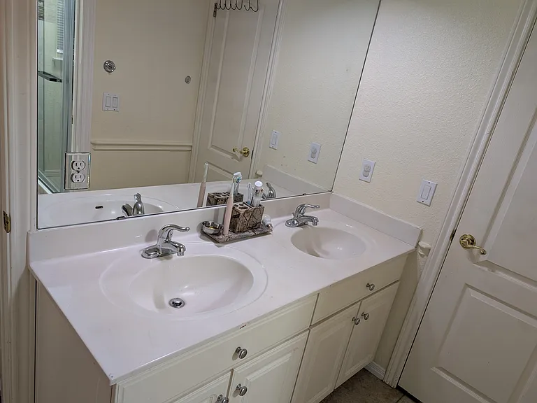 9910 Jasmine Creek Dr — Photo 30