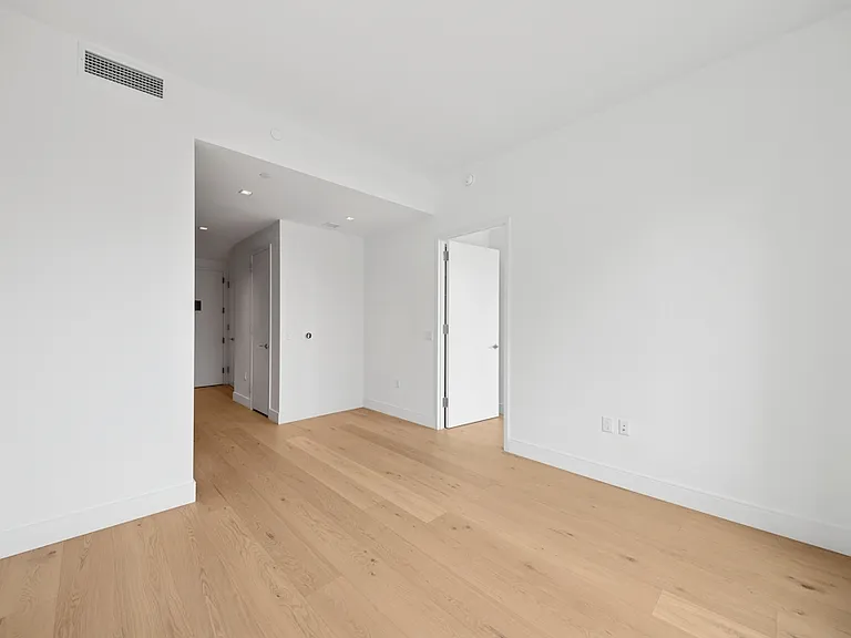 312 W 43rd St #16H — Photo 3