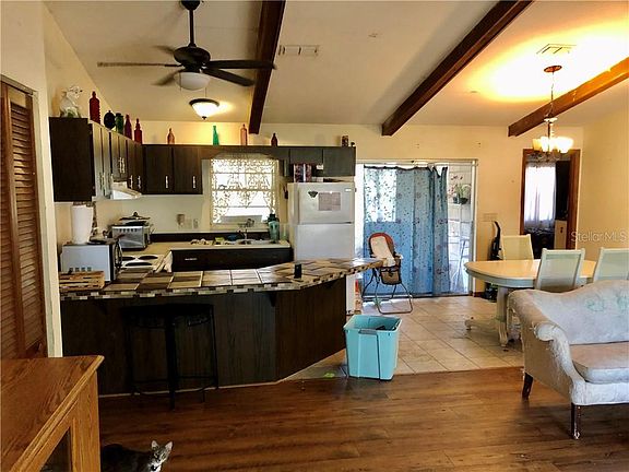 4th image of 3990 NE 28th Ct