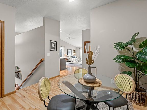 3rd image of 4318 39 1/2 Ave S
