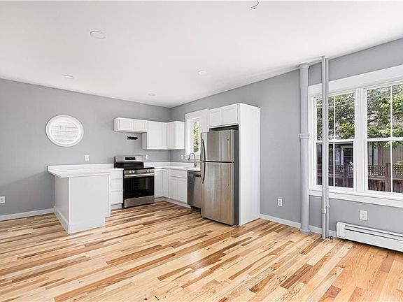 4th image of 427 Spring St #1