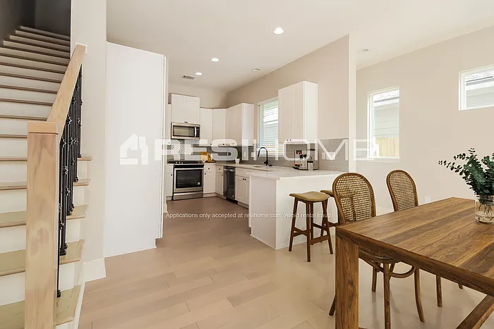 4908 Hardy St — Photo 4