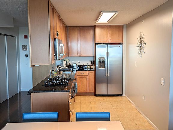 3rd image of 9715 Woods Dr Unit 809