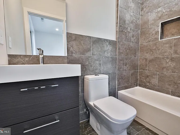 1939 N Darien St #2 — Photo 10