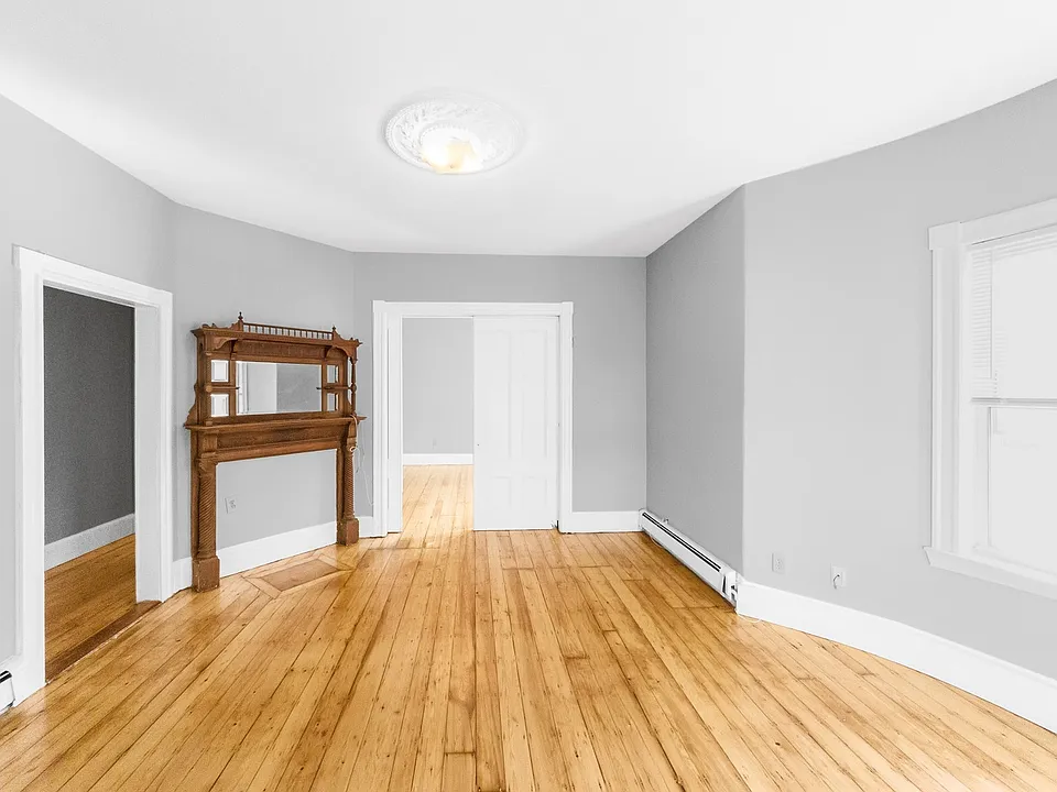 306 Centre St #3