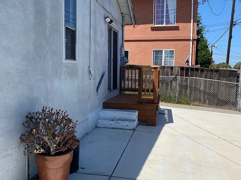 1426 Costa Ave — Photo 8