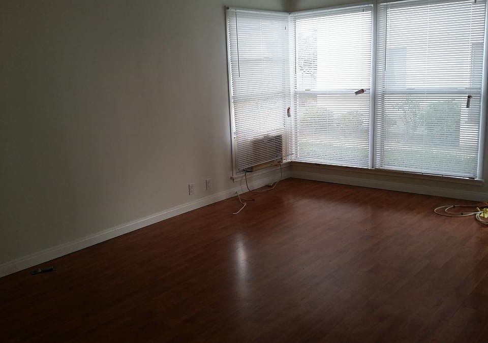 Spacious living room