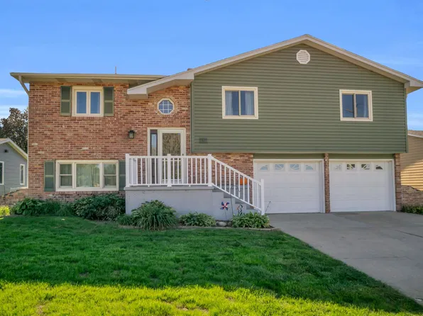 1602 W 38th St, Kearney, NE 68845