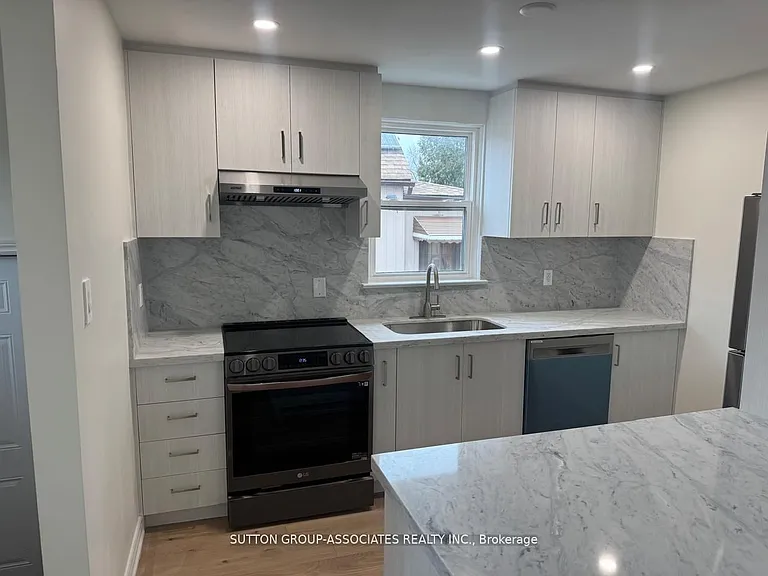 121 Yardley Ave — Photo 3
