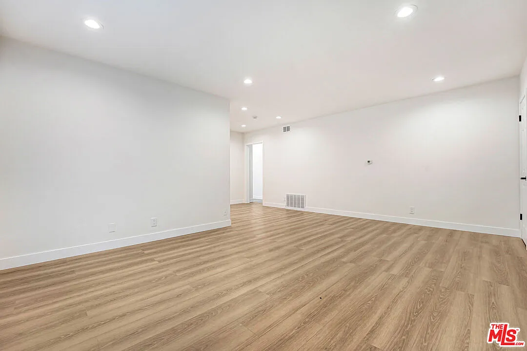 Building Photo - 525 N Sweetzer Ave #3