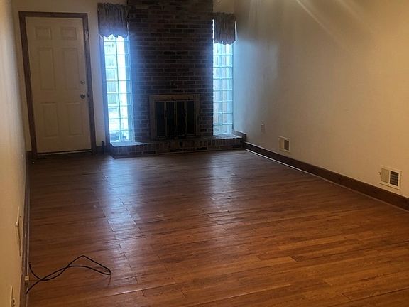 4th image of 528 E 12th St