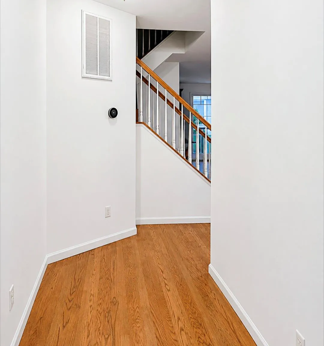 3 bed, 3.5 bath, 2211 sqft, $3,600 — Photo 2