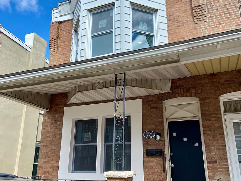117 Wayne Ave — Photo 2