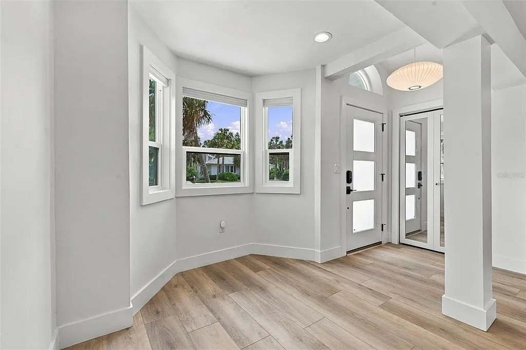 3 bed, 2.0 bath, 1588 sqft, $6,000 — Photo 3