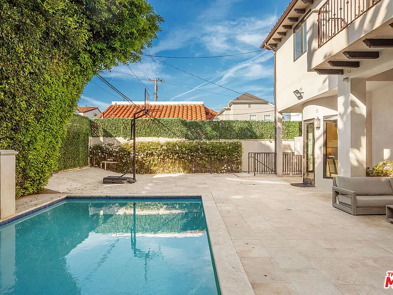 331 S Canon Dr — Photo 15