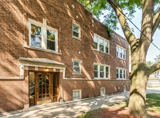4222 W Roscoe St #2E, Chicago, IL 60641