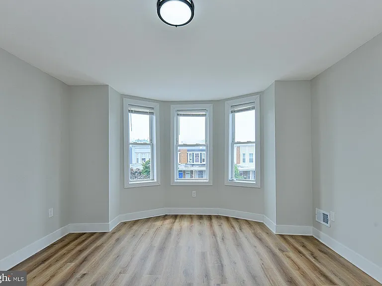 420 E 28th St — Photo 16