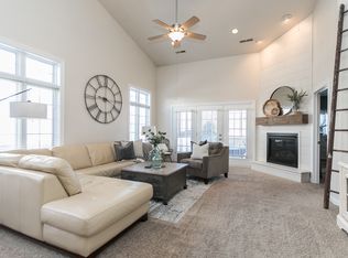 48 Pentire Cir, Iowa City, IA 52245