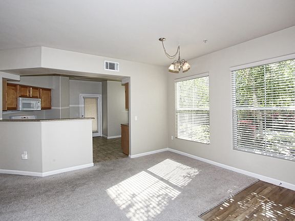 5th image of 5350 Dunlay Dr Unit 216