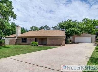 2502 Briarwood Cir, Bryan, TX 77802