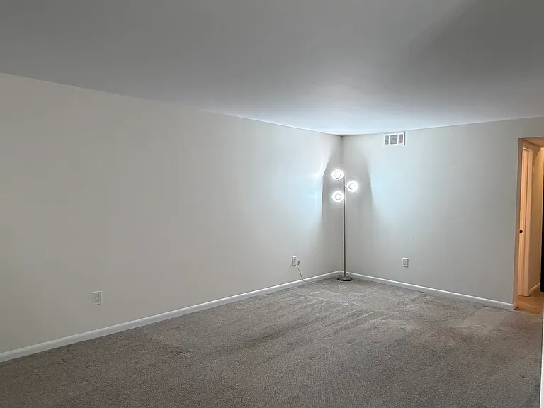 12 Southcreek Ct #B — Photo 3