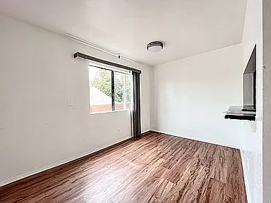 14746 Delano St #10 — Photo 10