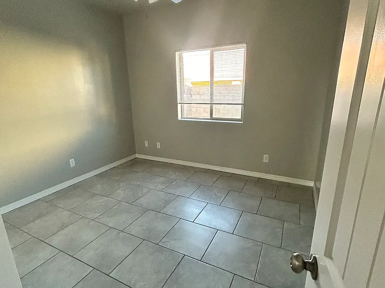 2925 N Central St — Photo 13