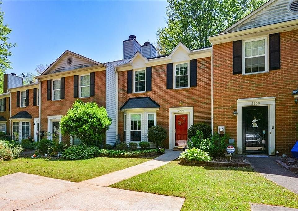 1st image of 2952 Lexington Trace Dr SE
