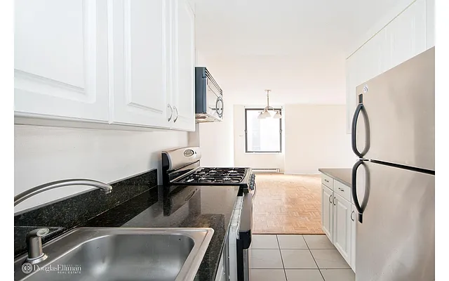 Rented by Douglas Elliman | media 14