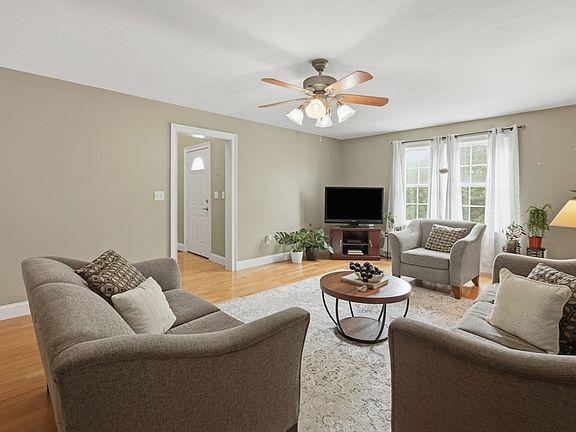 4th image of 96 Pinewood Dr #4B