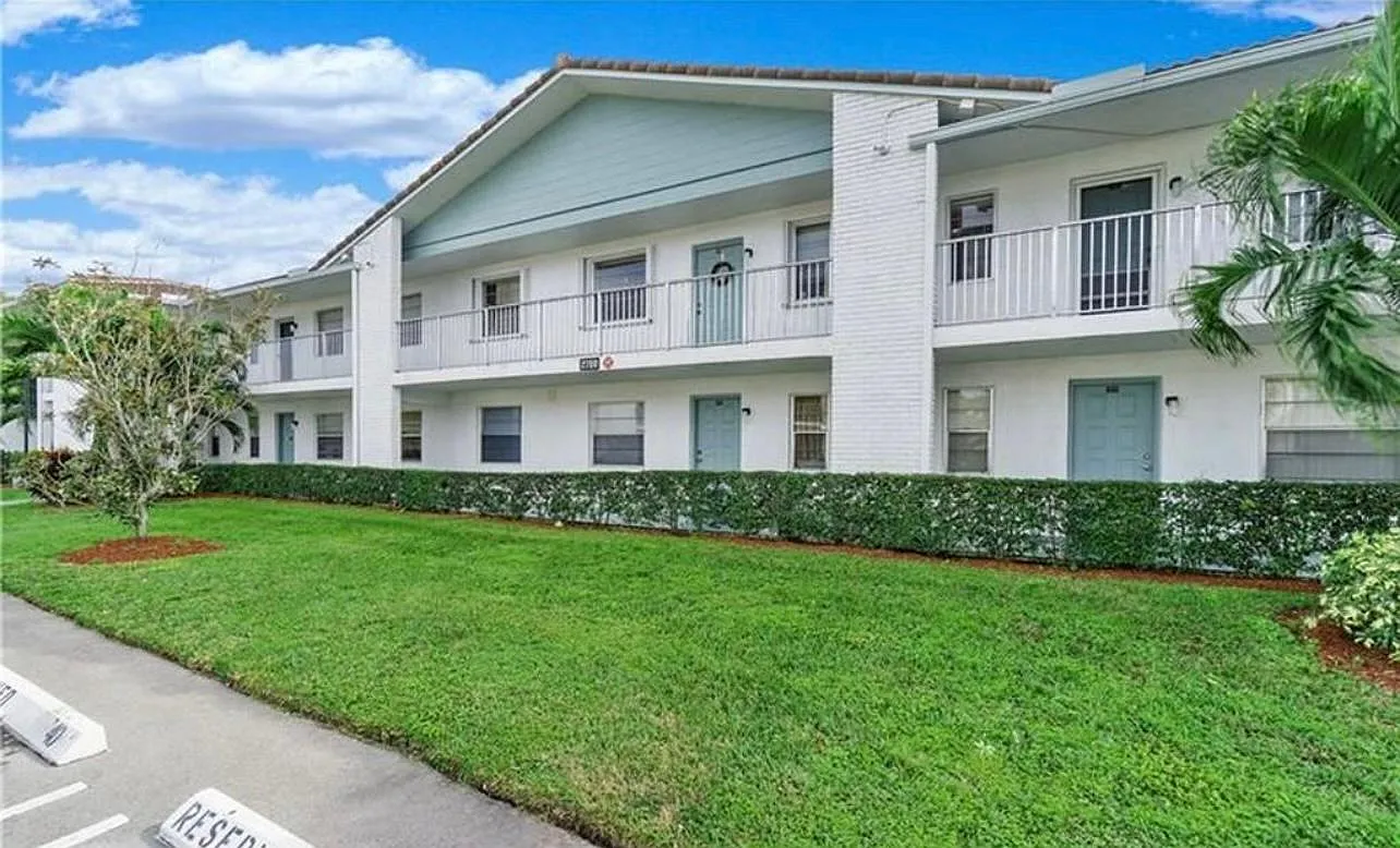 3 bed, 1079 sqft, $2,550 — Photo 2