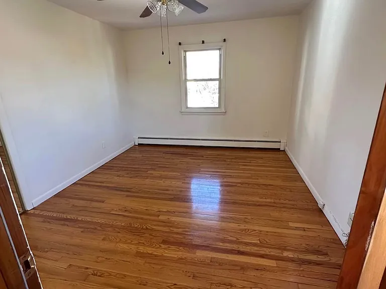 201 Main St #4 — Photo 4