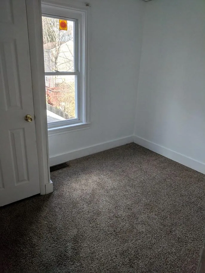 3 bed, $975 — Photo 2