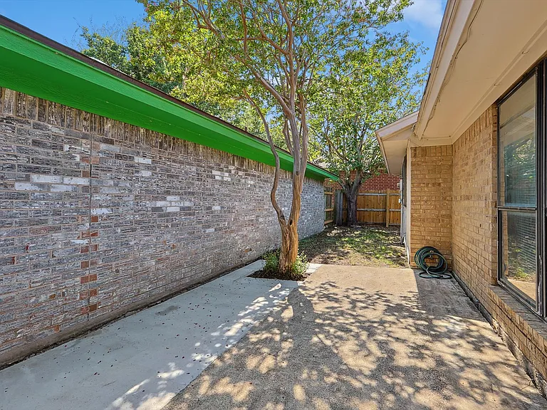 5137 Shoregate Dr — Photo 24